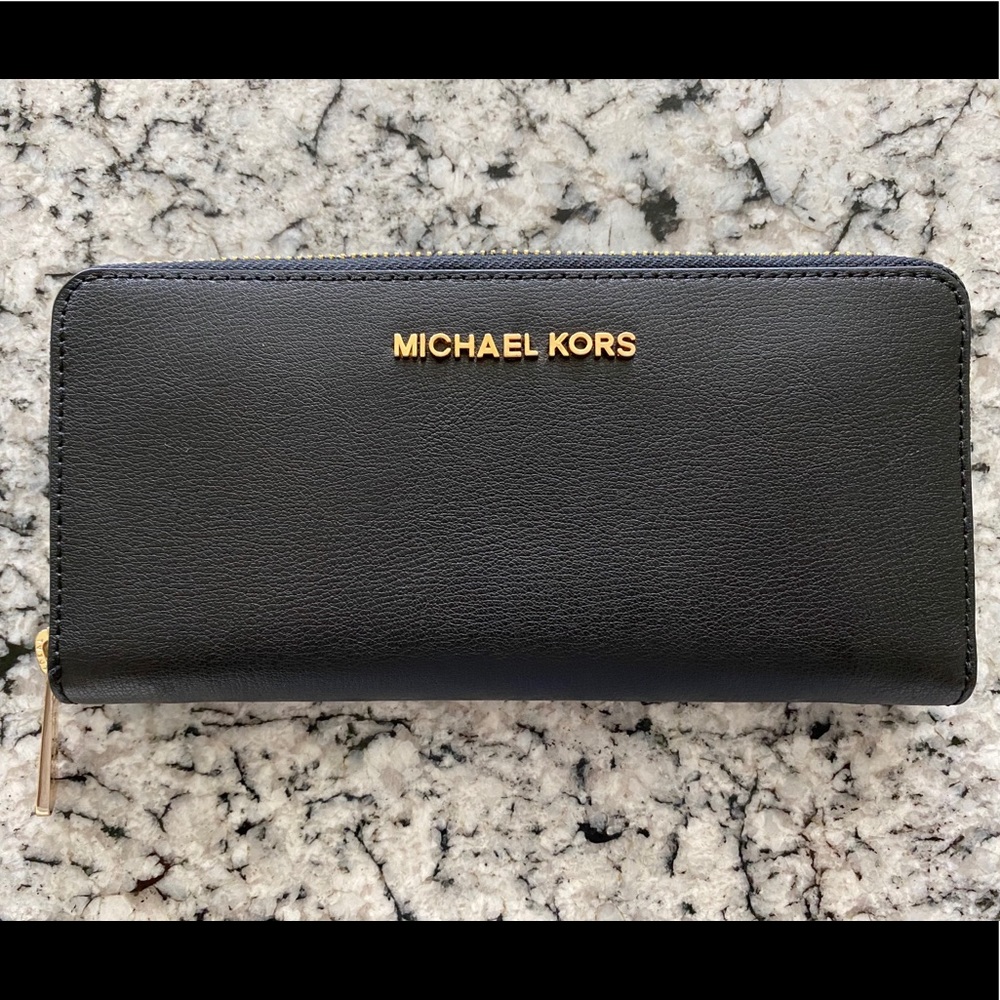 COPY - Michael Kors Zip Around Wallet